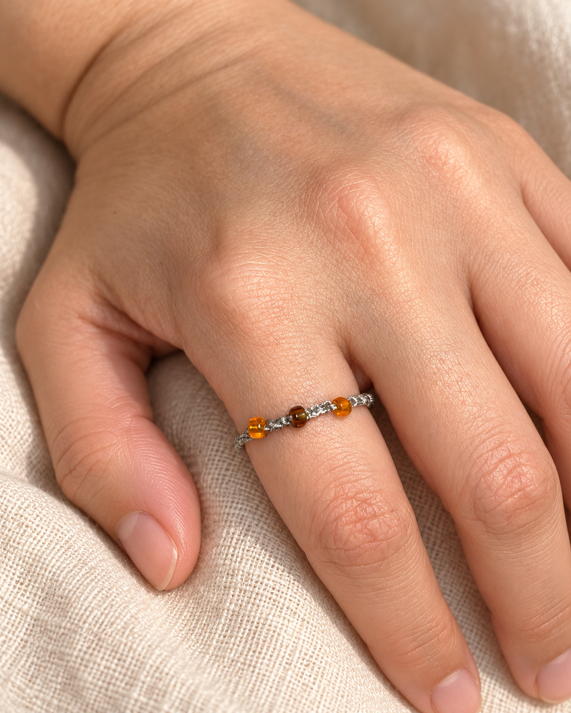 Anillo Ámbar puesto